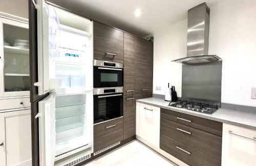 Swan's Place - Large 4bed home, Sleeps 9, Parking x2 & Games room - Foto 30