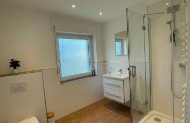 Kernsaniertes Monteurhaus mit 2 Apartments in Wirges - Foto 44