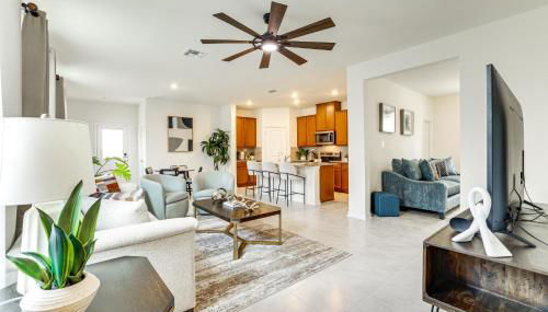 12 Mi to San Antonio River Walk Home with Yard! - Foto 4