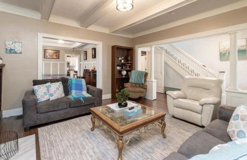 5 Bedroom 3200 Sq Ft House for Downtown Travelers - Photo 10