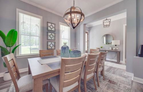 5BR Farmhouse Lake Retreat Pool Hot Tub Theater - Foto 63