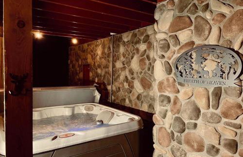 Breath of Heaven Cabin- Hot Tub, Deck, Pond, PETS - Foto 34