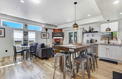 A-Frame Wonders Hot Tub w Mountain Views - Foto 8