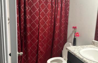 Exquisite 5 Bedroom Near Airport - Foto 11