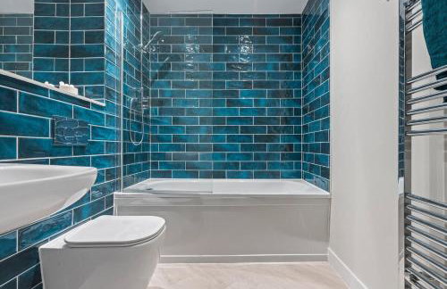 #45 2 bed Lux Fountain Lofts Digbeth - Near Blakesley Hall Museum - Sleeps 5 - "Perfect for Contractors and Families " - Foto 1