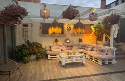 Chalet Familiar Jardín a 15 min centro y Warner - Foto 17