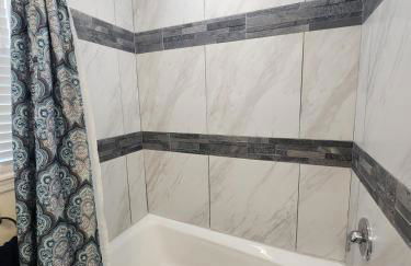 Neat Retreat-Comfortable & Cozy 2 BR,Close to all! - Foto 18