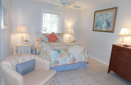 H5 close to the front pool and clubhouse downstairs by lake - Foto 7