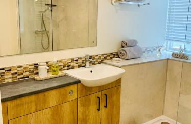 The Beautiful Bobbin - Premium Cottage with views, local walks, wood burner & pubs - Photo 37