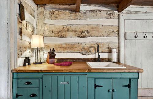 Historic Restored Farmhouse with Cowboy Cauldron Fire Pit Near Ice Mountain, Capon Bridge, West Virginia - Foto 18