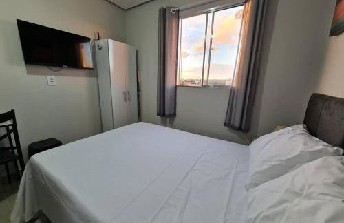 Kitnet304 centro,c linda vista janela, tv smart - Foto 3