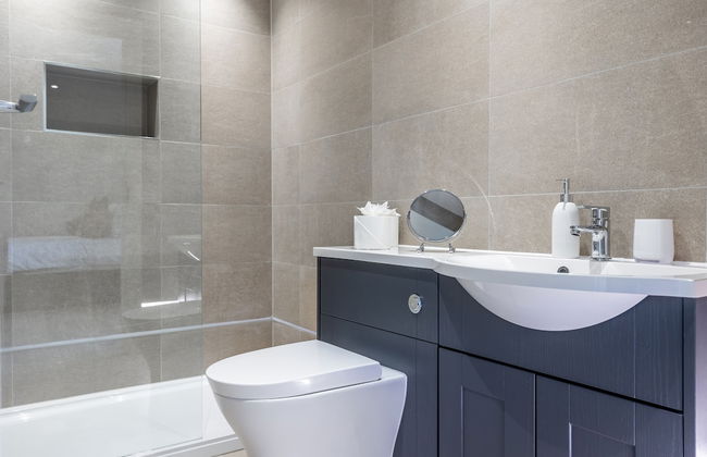 Remarkable 2-bed Apartment in Camberley - Foto 25