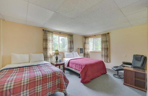 Spacious Winter Retreat with River Access and Kayaks! - Foto 17