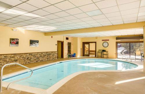 Less Than 1 Mi to Mt Snow Charming Condo with Fireplace - Photo 27