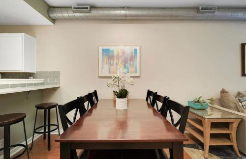 Large Townhouse, Walk to All! King Beds-Highlands - Foto 26