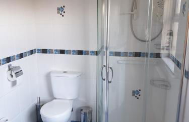 Cosy Pembrokeshire Home - Photo 5