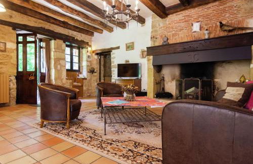 Spacious Farmhouse With Private Heated Pool in a Rustic Garden - Foto 28