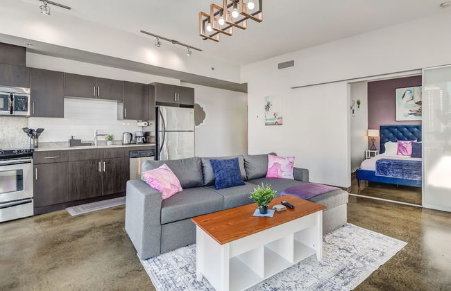 Luxury 2BR Condo - Downtown City Views - Photo 13