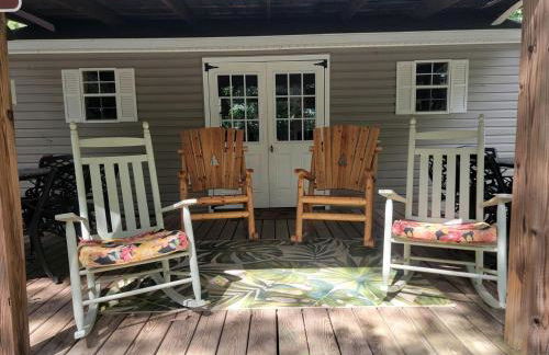 Private Pet-Friendly Cabins with Fire Pit for Nature Escapes in Clear Spring, Maryland, for Memorable Family Glamping Trips - Photo 34