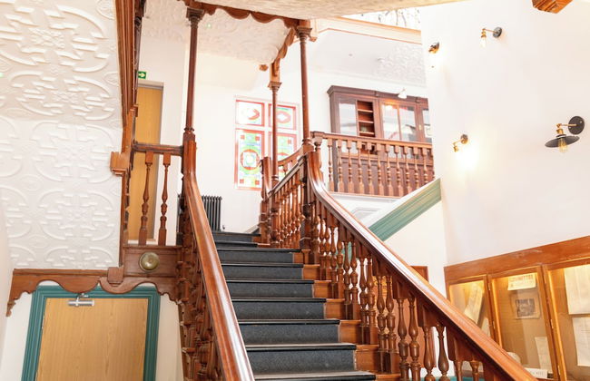 Stunning Studio In Converted Building - Photo 2