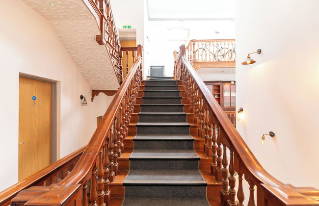 Stunning Studio In Converted Building - Photo 24