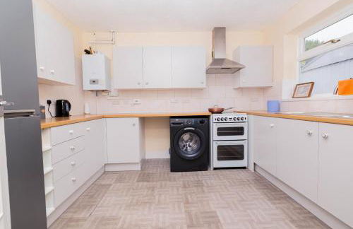 3 Bed - Sleeps 4 - Free Parking - Private Garden - Photo 18