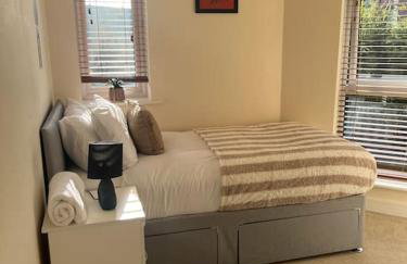 Great Ambience 3-Bedroom for Groups & Contractors - Photo 8