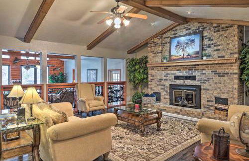 Waterfront Hollister Retreat with Dock and Game Room! - Foto 1
