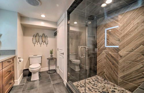 Hot Tub, Pool Table Luxe Reno Chalet with Mtn View! - Foto 36