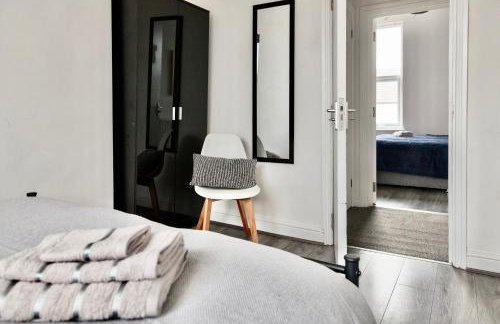 Large 6 Bed House, Long Term Stay Savings, Contractors, Professionals, Big Groups, Free Parking! - Foto 12