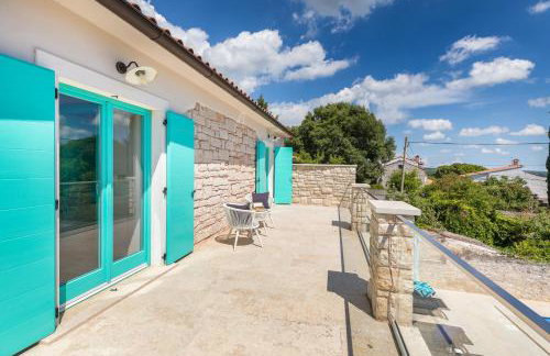 Lovely House Kristina with a pool - Photo 36