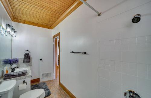 Lakefront Eufaula Escape with Dock and Private Beach! - Foto 24