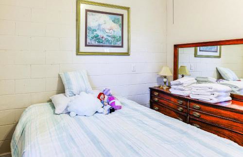 Canal-Front Retreat with Hot Tub and Dock in Tavares - Photo 13