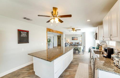 Lakeside Retreat Large Spacious Home with Game Room - Photo 8