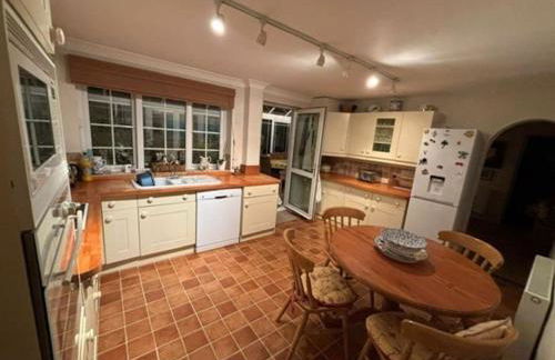 Spacious 4 bed family home near coast - Foto 25