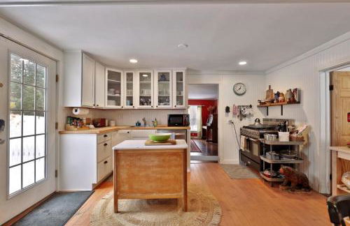 Chittenden Farmhouse - Historic 4BR, 2BA, 20 Min to Skiing, 7 Min to Mountaintop Resort - Foto 11