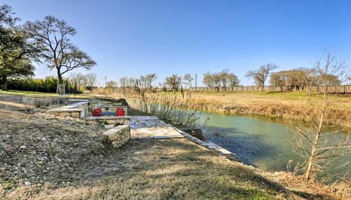 Blanco Riverfront Historic Home, 3 Mi to Downtown! - Foto 3