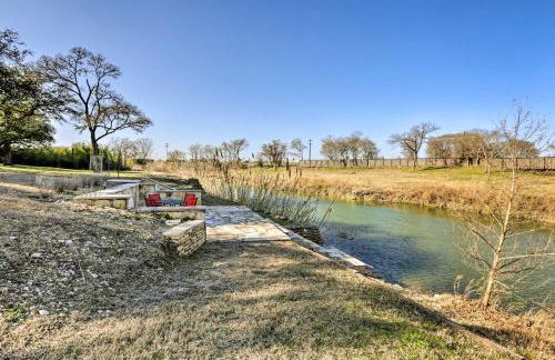 Blanco Riverfront Historic Home, 3 Mi to Downtown! - Foto 3