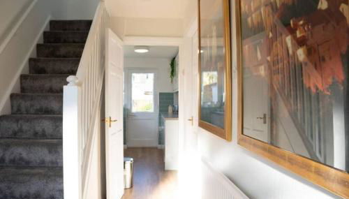 3 Bedroom home in Milton Keynes with Free Parking, WiFi and SKY TV - Foto 3