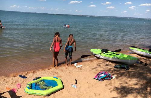 Peaceful Lakefront Cabin with Loft, Beach Access & Sunset Views in Buchanan Dam, Texas - Foto 18