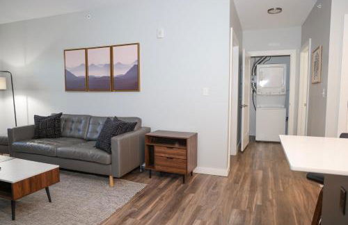 Luxury apartment with gym, steps from commuter rail #4011 - Foto 6