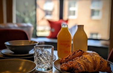 The Hideaway Bureau - Lowlands - Photo 2