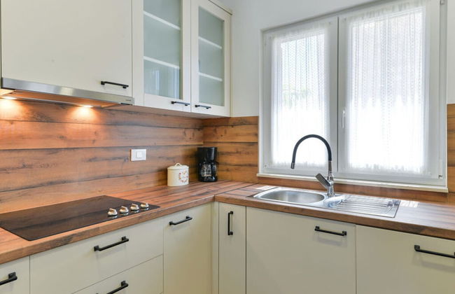 With Pool, Jacuzzi and Sauna - Photo 7