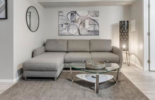 Quiet Modern Heavenly Paradise Love and Balcony Near Lake, Mall, Food, Entertainment! - Foto 4