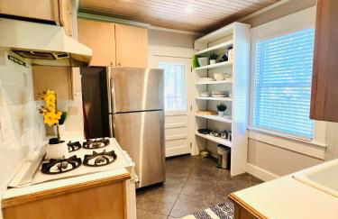 Spacious 6BR Home - Near Top Attractions - Photo 38