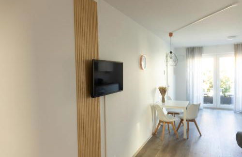 HUGOS Studio Apartment - Photo 7