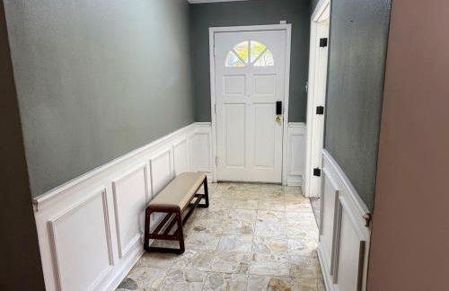 4-Bedroom Home with Private Pool in Euless - Foto 13