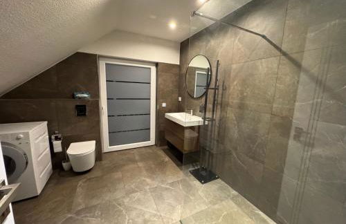 Modern House Gehrden auf 2 Etagen, Nice Garten, Barbecue, Contactless Check-in, free parking - Foto 142