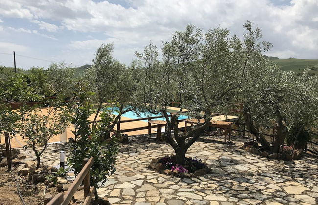 Villa in Alia With Pool & Olive Views - Photo 19