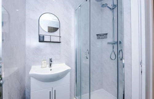 Modern 1BR Apartment in Central Warrington - Foto 37